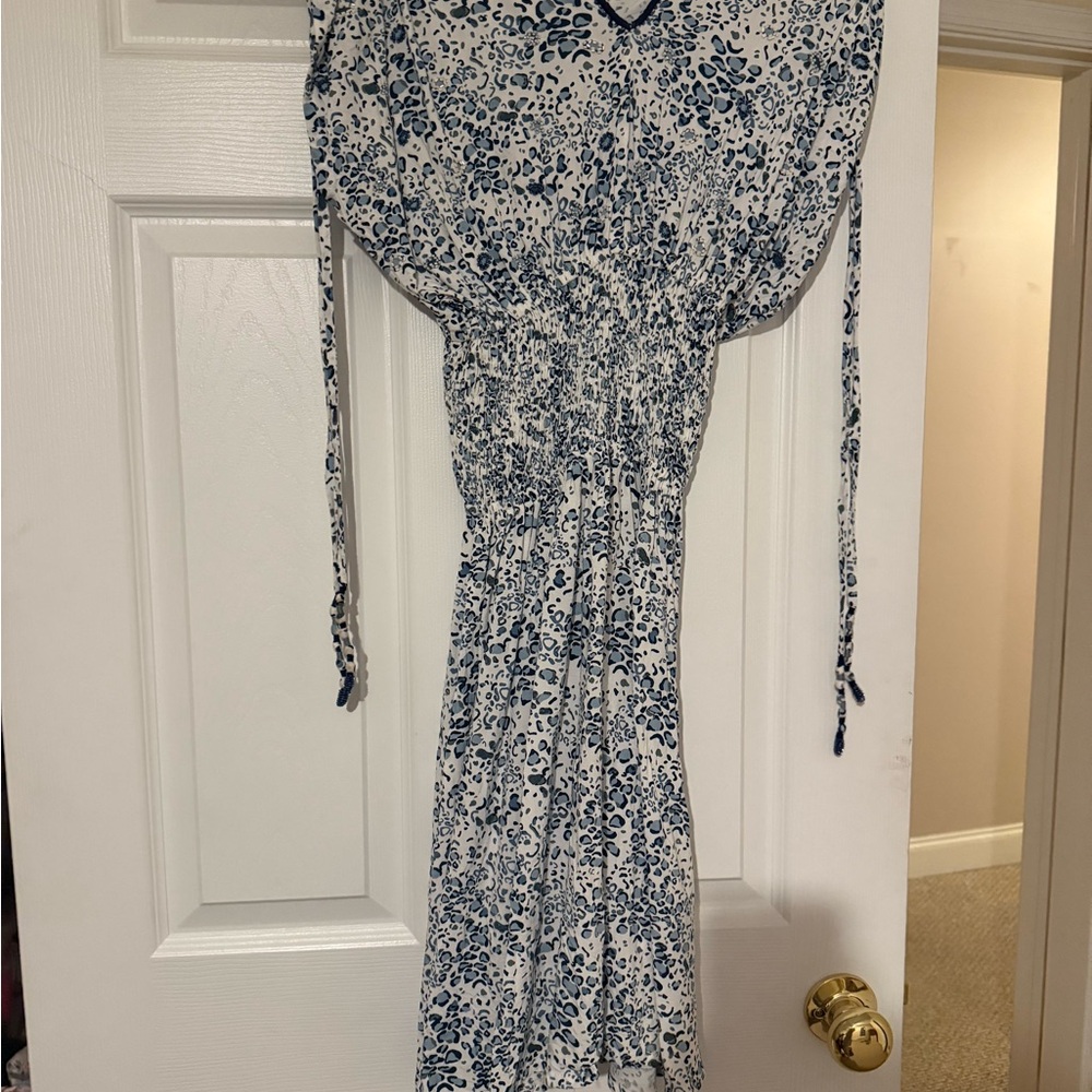 Skemo blue and white dress size small